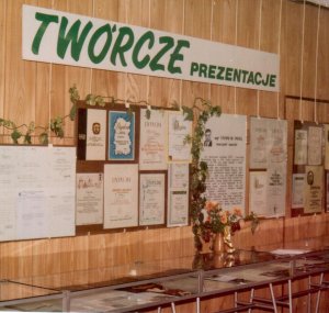 Wystawa w holu biblioteki "Twórcze prezentacje", wrzesień 1992 r.